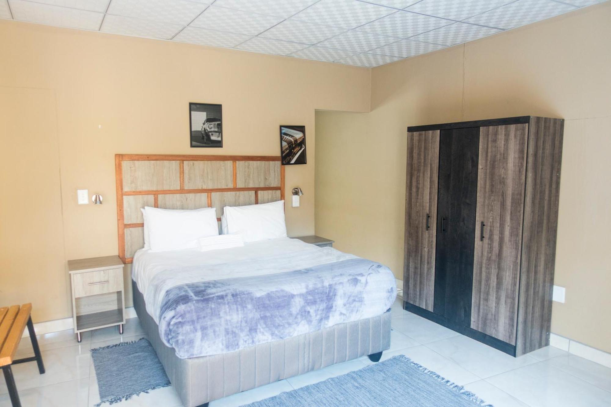 Ondangwa Rest Camp Bed & Breakfast Bagian luar foto